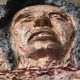 Foto: Nahaufnahme des Gesichts der Restituta Büste von Hrdlicka, von unten fotografiert