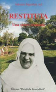Cover von Una suora scomoda mit Portrait der lachenden Schwester Restituta mit Wiese und Bäumen als Hintergrund